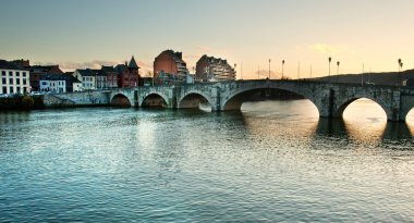 eski köprünün Namur