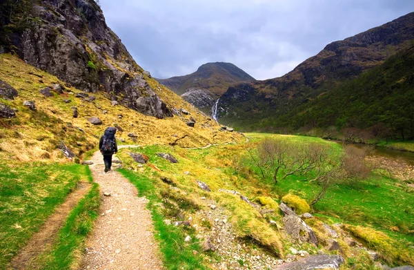 Walker hiker in Scotland — Stock Photo, Image
