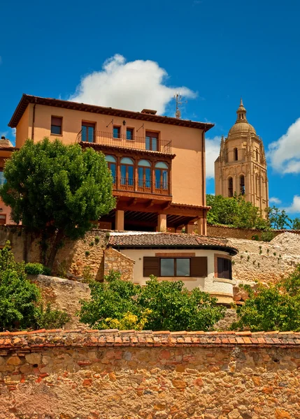 Schönes Haus in der Altstadt von Segovia — Stockfoto