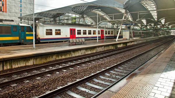 Estação ferroviária moderna — Fotografia de Stock