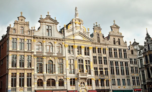 Huizen van het beroemde grand place — Stockfoto