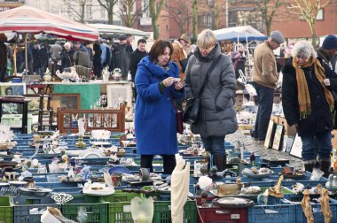 place du jeu de balle günlük bit pazarında