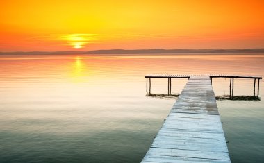 çok güzel bir gün batımı ile balaton Gölü