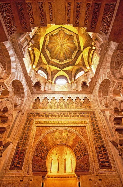 Grote moskee beroemde interieur in Cordoba — Stockfoto