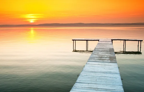 Jezero balaton s velmi pěkný západ slunce — Stock fotografie