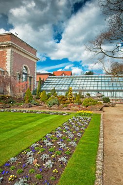 ağaçlar ve çiçekler güzel park