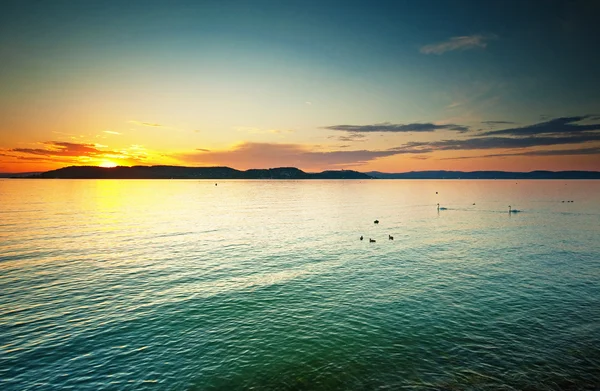Lago Balaton com um pôr do sol muito agradável — Fotografia de Stock