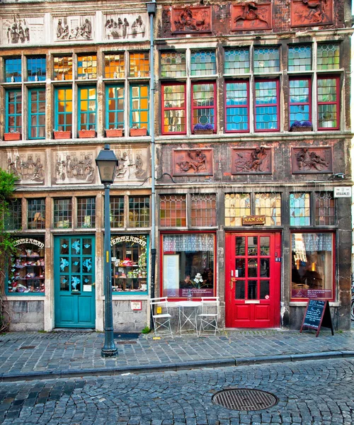 Trevligt hus i den gamla staden i Gent — Stockfoto