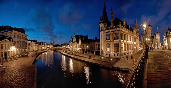 Casas agradáveis na cidade velha de Ghent — Fotografia de Stock