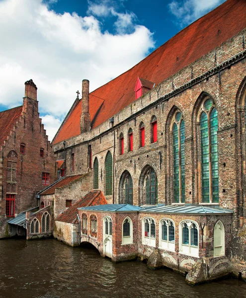 Houses along the canal — Stock Photo, Image