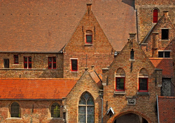Casas medievais típicas em Brugge — Fotografia de Stock