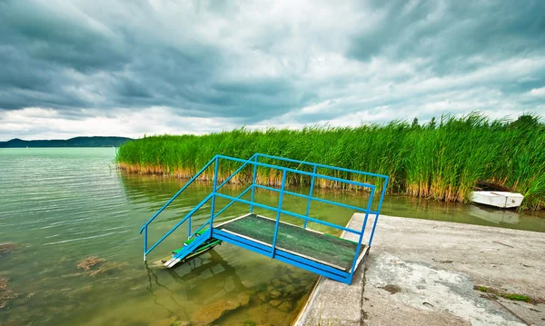 Lac Balaton avec de beaux nuages — Photo
