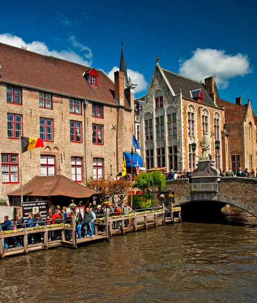 Mooi kanaal met huizen — Stockfoto