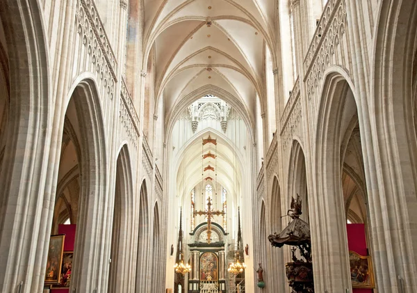 Famosa catedral antiga em Antuérpia — Fotografia de Stock