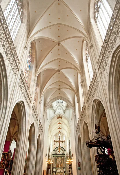 Famosa catedral antiga em Antuérpia — Fotografia de Stock