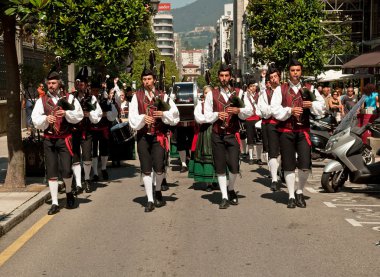Oviedo'da İspanyolların kendi geleneksel Asturyan giyim