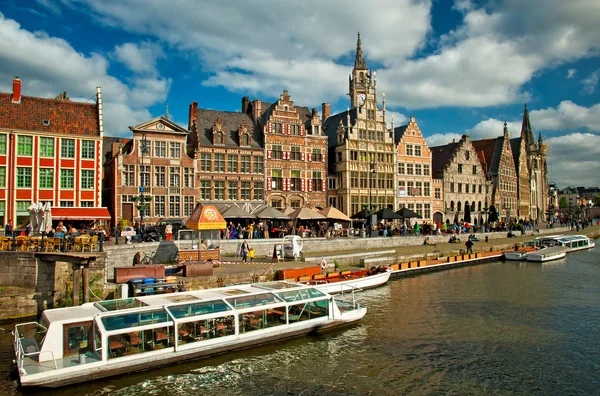 Casas agradáveis na cidade velha de Ghent — Fotografia de Stock