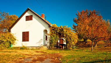 sonbaharın kırsal ev