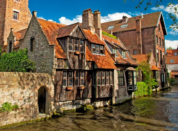 Nice canal with houses — Stock Photo, Image