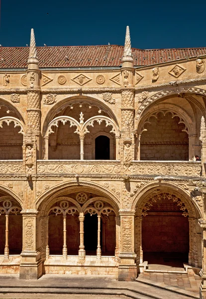 El antiguo Mosteiro dos Jerónimos de Lisboa — Foto de Stock