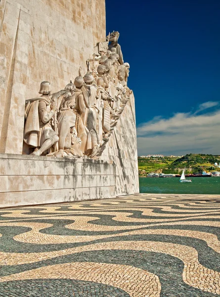 Monument for the conquerors is a famous sight in Lisbon — Stock Photo, Image