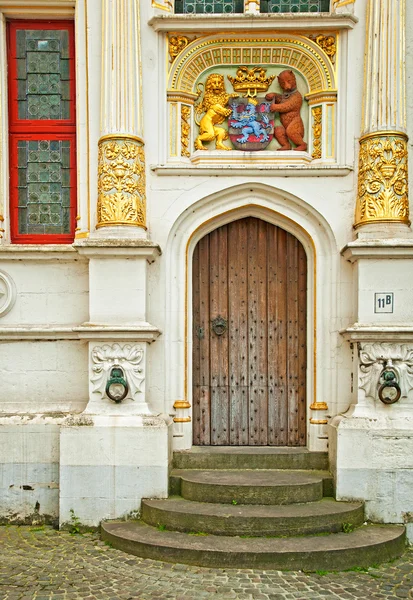 Nice palácio na cidade histórica de Brugge — Fotografia de Stock