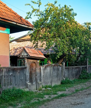 eski ahşap oyma kapı Transylvania'da
