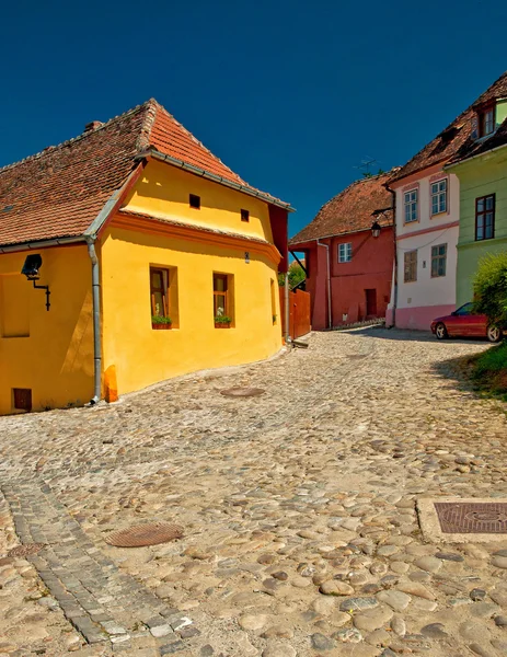 Bonitas casas en el casco antiguo de Sighioara — Foto de Stock