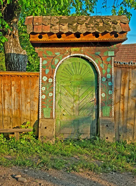 Traditional old wooden carved gate — Stock Photo, Image