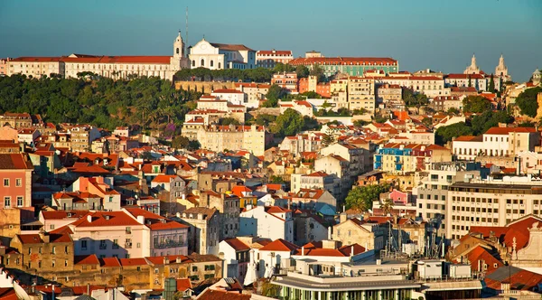 Bela vista sobre a cidade velha de Lisboa — Fotografia de Stock