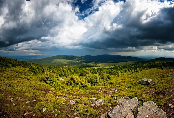 Panoramautsikt över bergen landskap naturskön — Stockfoto