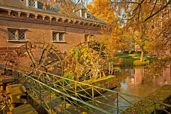 Vakantiehuis in de herfst — Stockfoto