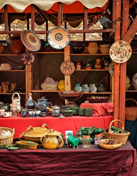 Hand made pots in the market — Stock Photo, Image