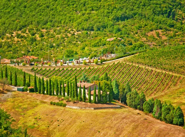 Dorf in den Bergen in Italien — Stockfoto