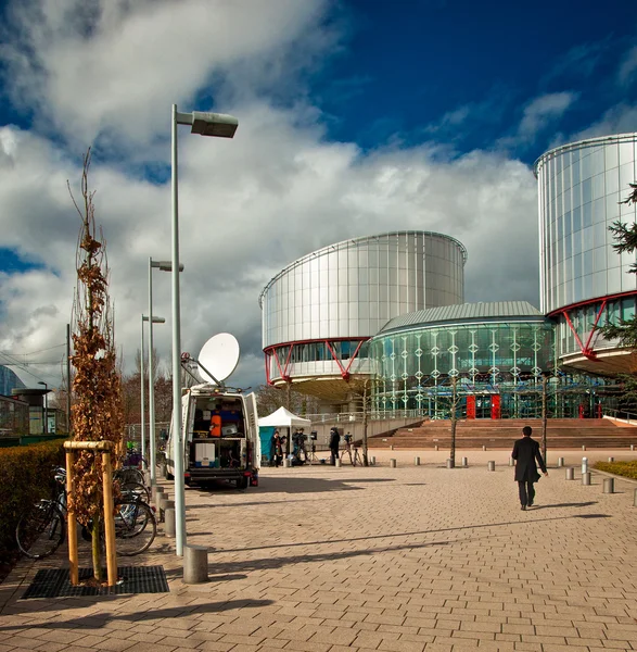 Здание Европейского суда по правам человека — стоковое фото