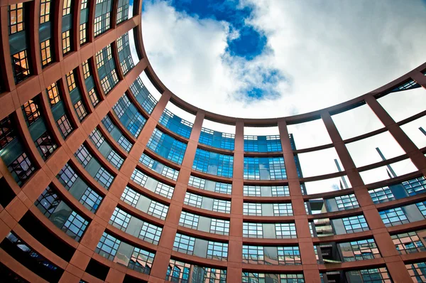 Buitenkant van het Europees Parlement van Straatsburg, Frankrijk — Stockfoto