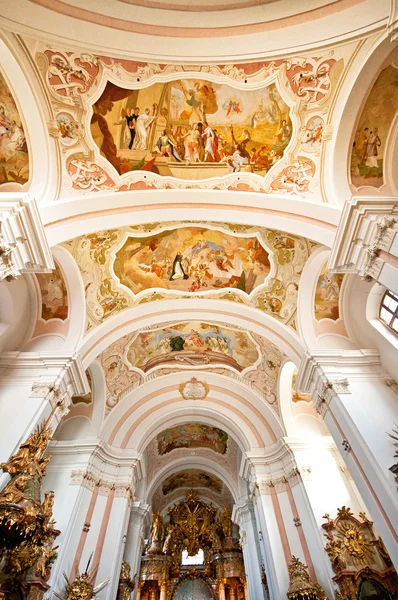 Interior da Abadia de Zirc cisterciense em Zirc, Hungria — Fotografia de Stock