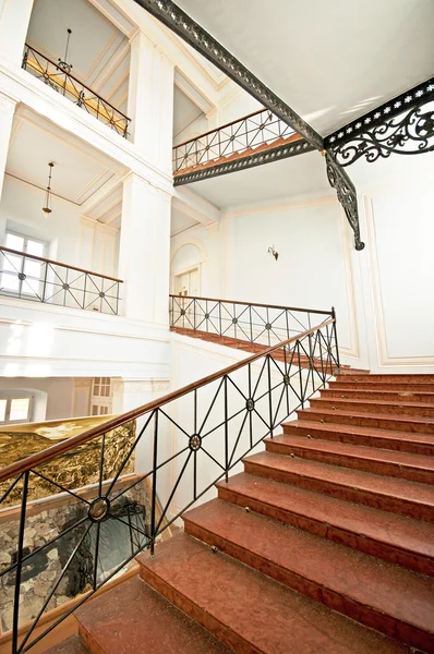 Elegante escalera nueva — Foto de Stock