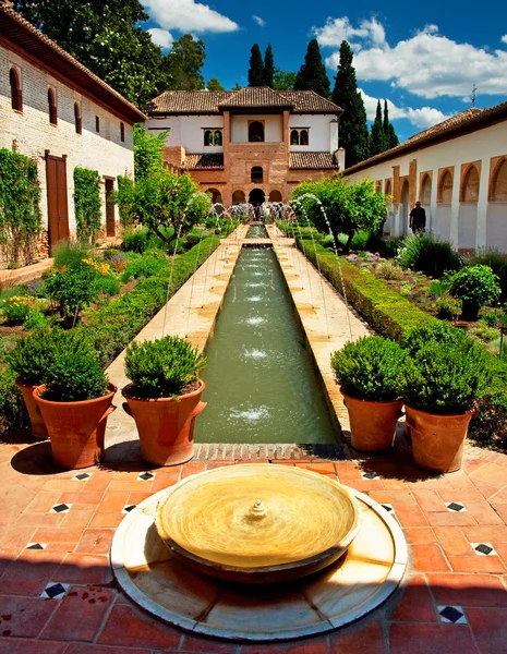 El famoso Generalife en Granada, España — Foto de Stock