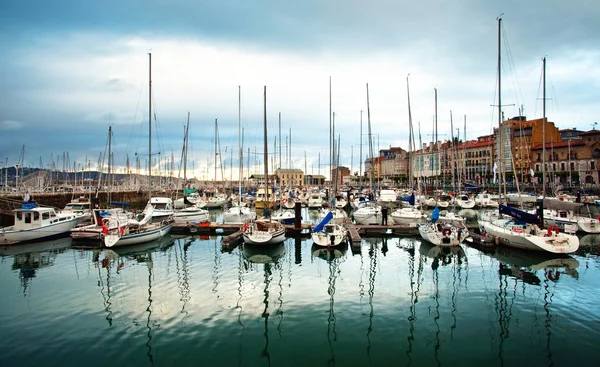Port w Gijón, Hiszpania — Zdjęcie stockowe