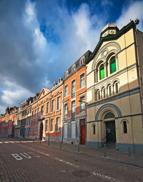 Будинки в Старому місті регіоні liege — стокове фото