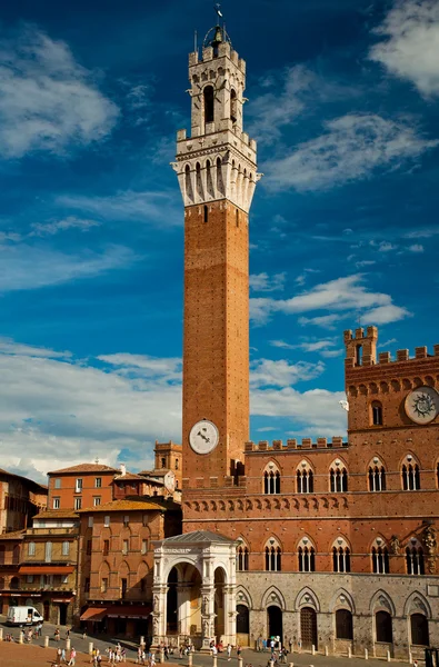 Piazza Campo con Torre Mangia — Foto Stock
