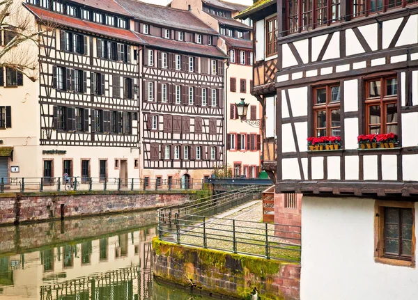 Canal with houses — Stock Photo, Image