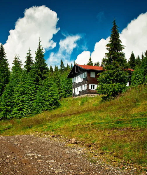 Haus auf dem Hügel — Stockfoto