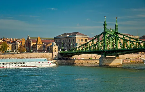 Liberty bridge — Stockfoto