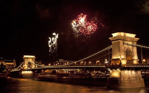 Vuurwerk over Boedapest — Stockfoto