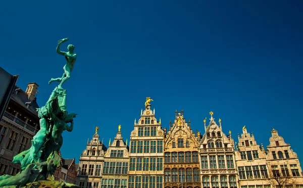 Jolies maisons dans la vieille ville d'Anvers — Photo