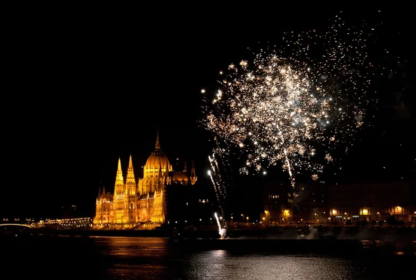 Vuurwerk over Boedapest — Stockfoto