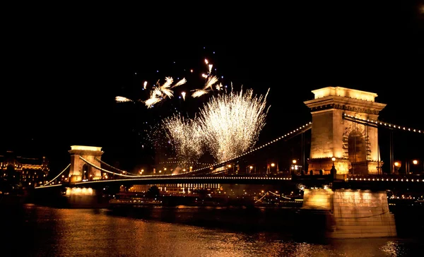 Fogos de artifício sobre Budapeste — Fotografia de Stock