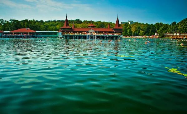 Známého termálního jezera v Maďarsku — Stock fotografie
